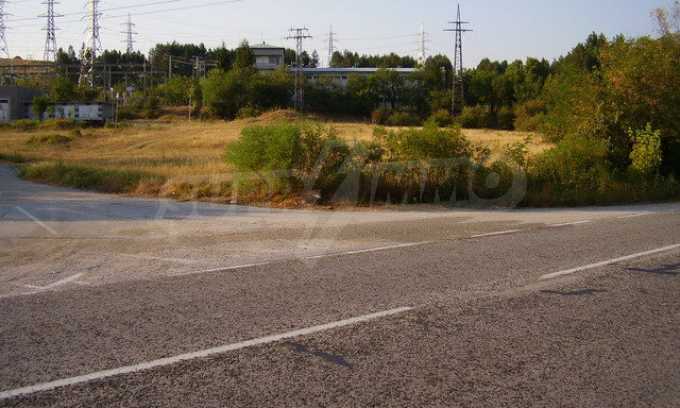 Land mit Blick auf die internationale Stra&szlig;e E 85