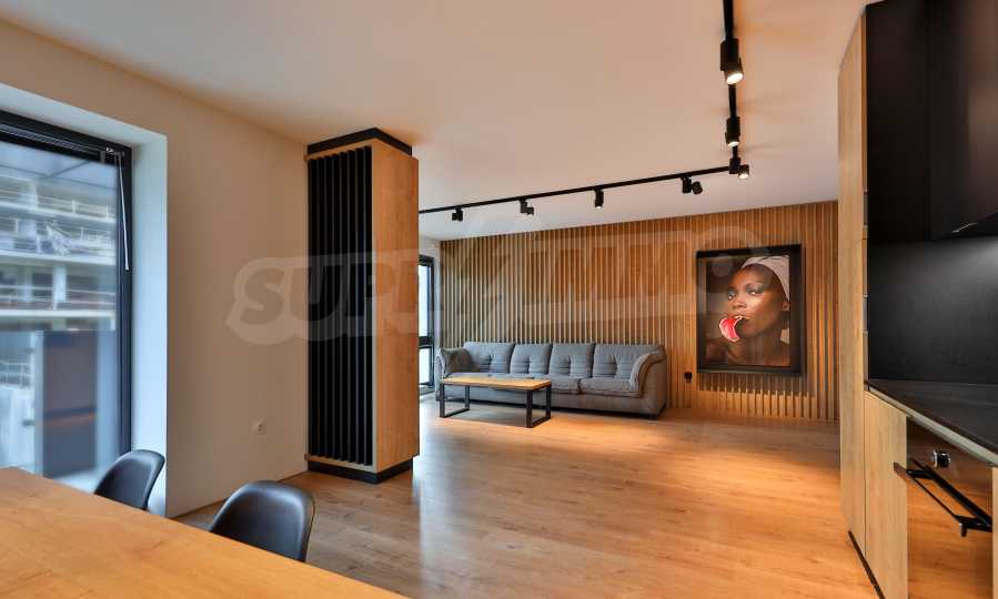 Apartment mit zwei Schlafzimmern in einem Luxusgebäude in einem idealen