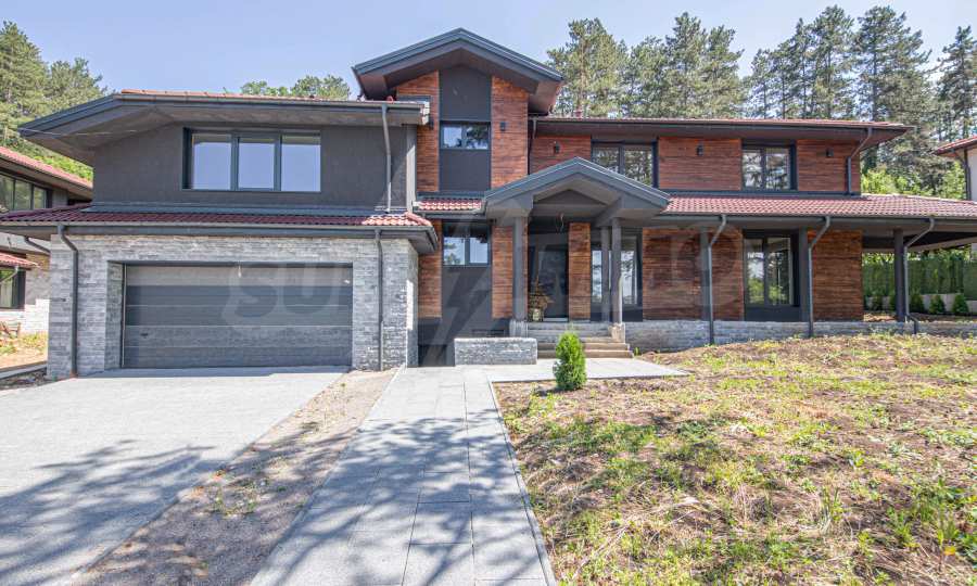 Haus zum Verkauf mit 5 Schlafzimmern und einem Hof mit einer Fläche von