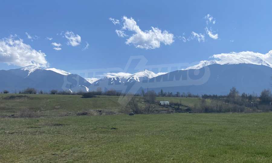 Участок под застройку с видом на горы в городе Разлог