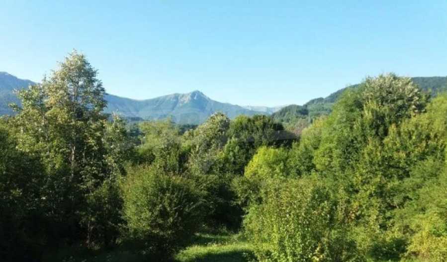 Möbliertes zweistöckiges Haus mit Hof in der Nähe von Apriltsi