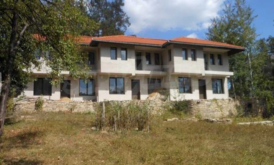 Монолитен хотелски комплекс в град Трявна 