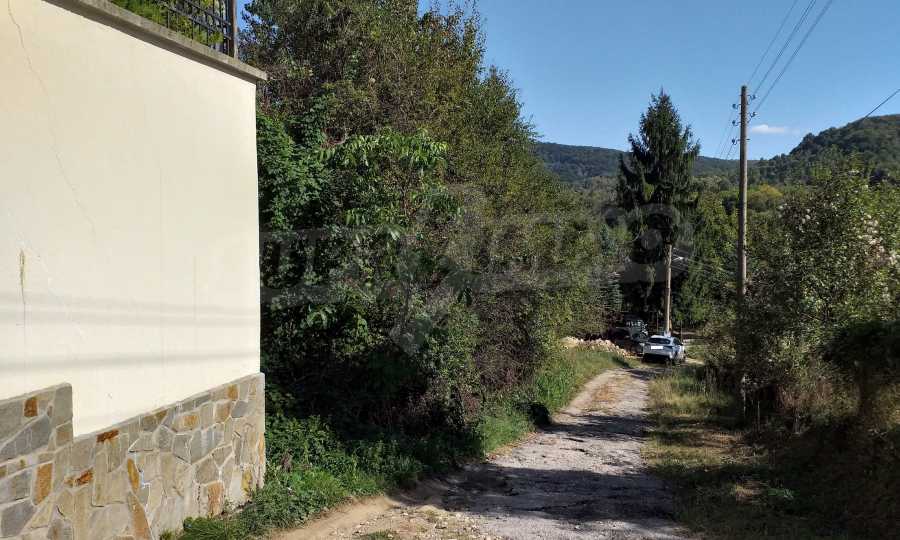 УПИ в село на 5 км от язовир " Йовковци "