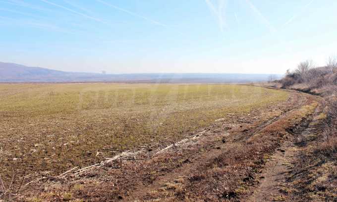 Земеделска земя на няколко километра от Албена