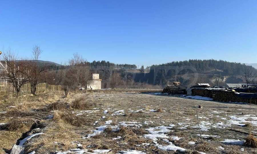 Земеделска земя, в близост до минерален извор в Добринище