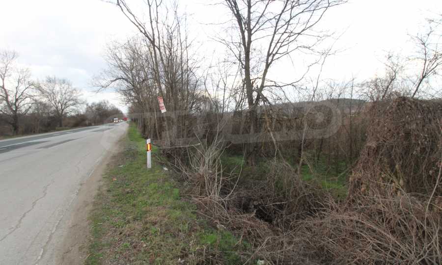 Grundst&uuml;ck an der Hauptstra&szlig;e nach dem Dorf Dobri Dyal in Richtung Varna