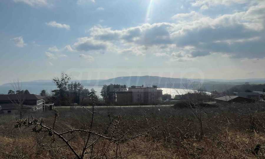 Атрактивен парцел, подходящ за жилищно застрояване в Бяла