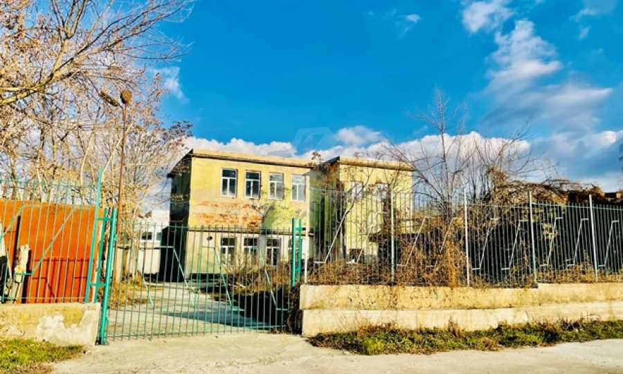 Фабрика в Индустриалната зона на град Ловеч