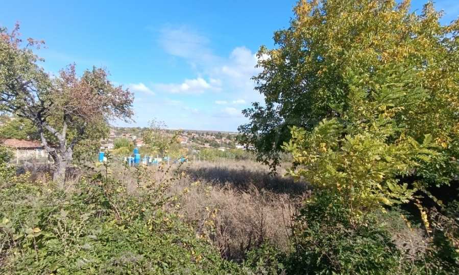 Geregeltes Grundst&uuml;ck mit Panoramablick im Dorf Samovodene 