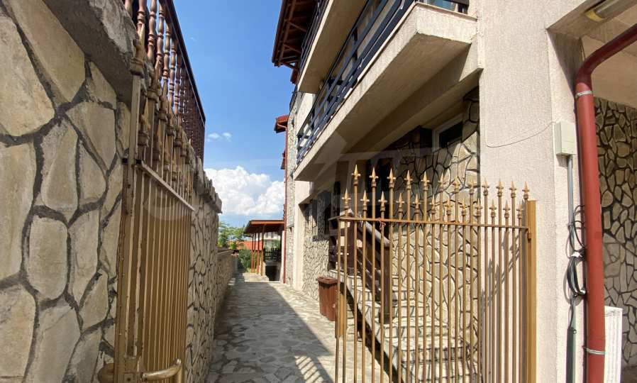 Реновиран и атрактивен хотел, ситуиран на 500 м от лифта и центъра на града