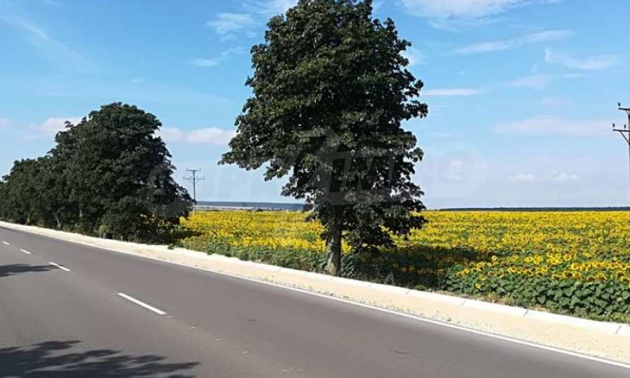 Reguliertes Grundstück in einem Dorf 27 km von Weliko Tarnowo