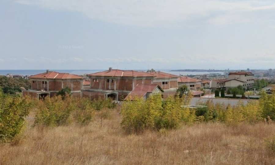 Атрактивен инвестиционен парцел с панорама към морето и Слънчев бряг 