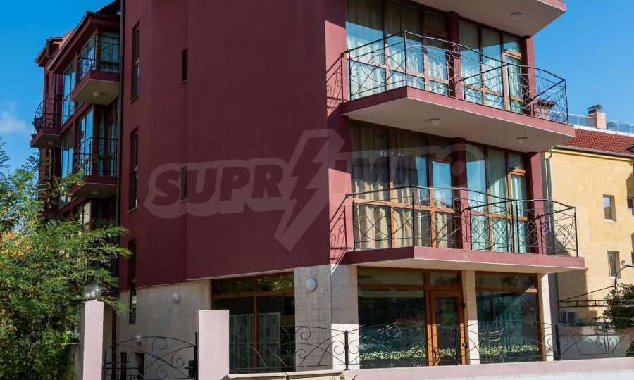 Семеен хотел на 400 м от морето в Несебър