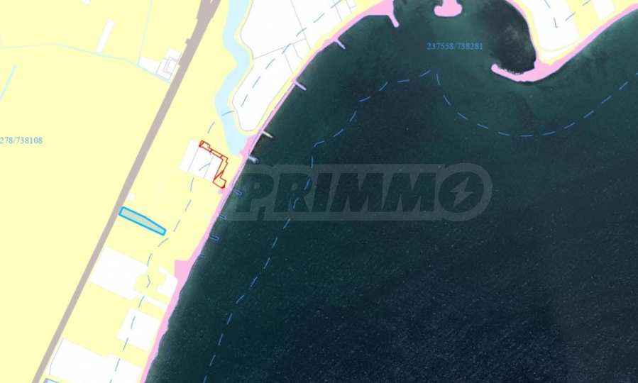 Атрактивен парцел на втора линия море в м-т Къмпинга в Ахелой 