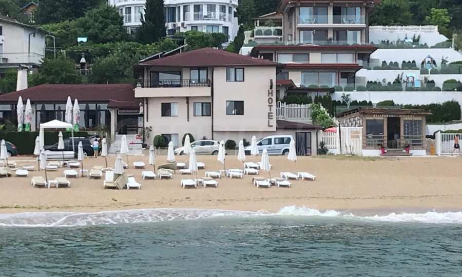 Разработен семеен хотел с 3 звезди на брега на морето в Златни пясъци