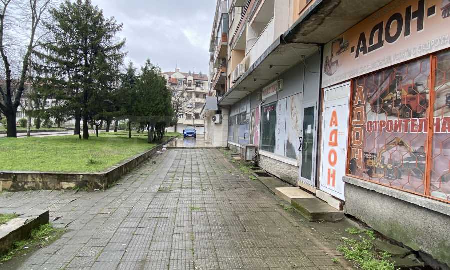 Търговско помещение на две улици