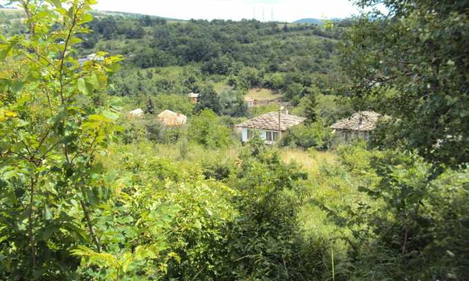 Geregeltes Baugrundst&uuml;ck, 8 km vom Dorf Bozhentsi entfernt