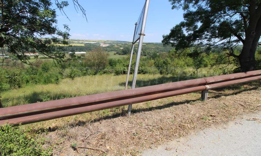 ПИ с лице на главен път в село на 3 км от Велико Търново  