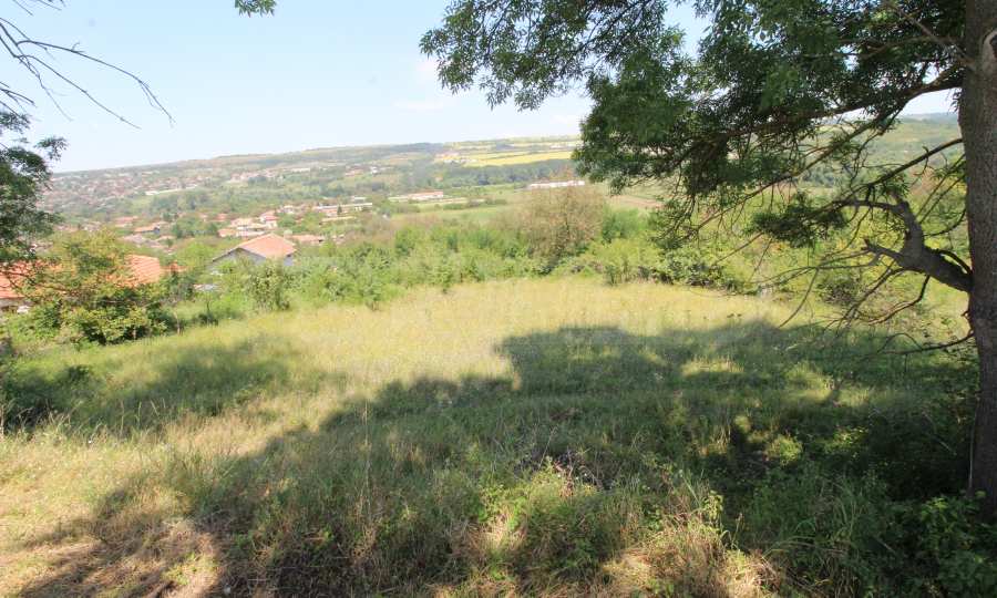 ПИ с лице на главен път в село на 3 км от Велико Търново  