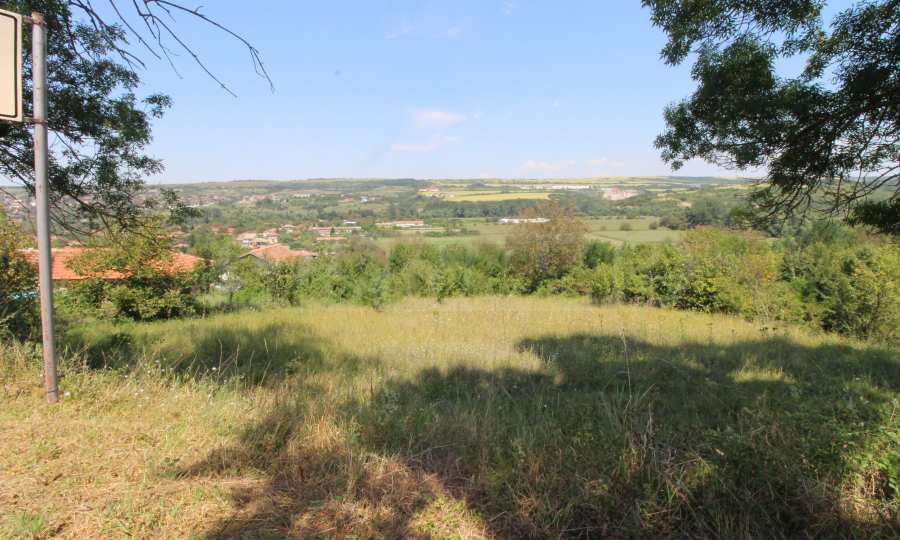 ПИ с лице на главен път в село на 3 км от Велико Търново  