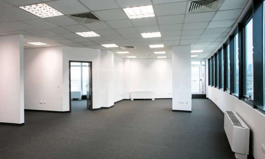 Modernes B&uuml;ro der Klasse A neben dem Einkaufszentrum