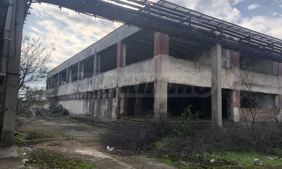 Large-scale production and warehouse facility near Lukoil Burgas 