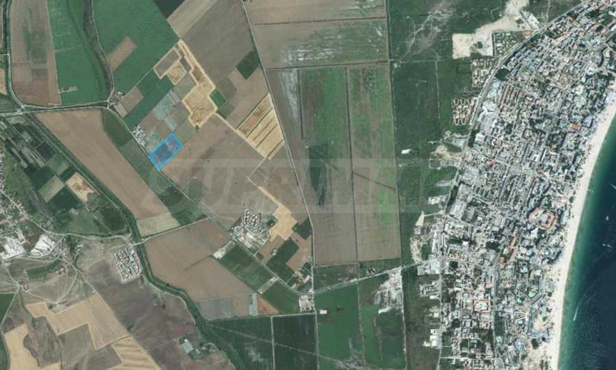 Large-scale land property with a strategic location near Sunny Beach 