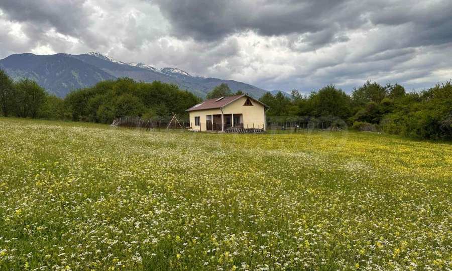 Земеделска земя за продажба, с гледка към Пирин, разположена в близост до Пирин Голф 
