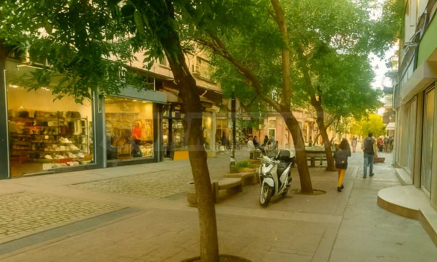Самостоятелна търговска сграда 860 кв.м в централна градска зона