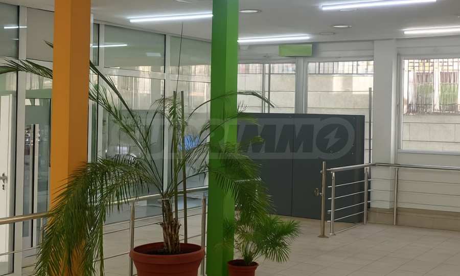 Самостоятелна търговска сграда 860 кв.м в централна градска зона