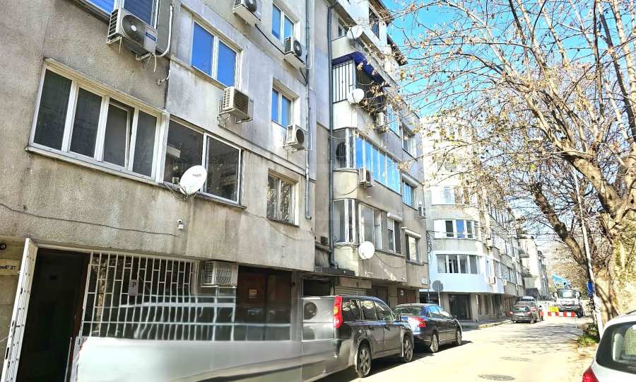 Магазин на две нива в района на "Лятно кино Тракия" 