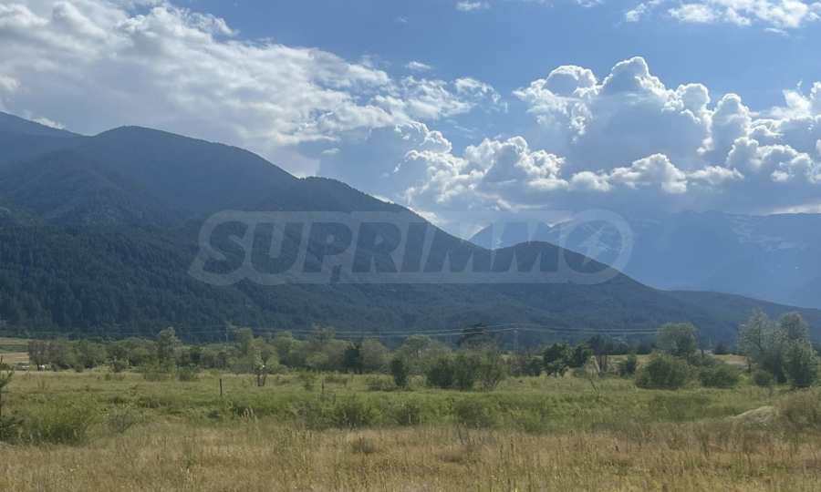 Земя с гледка към Пирин, разположена в близост до Добринище