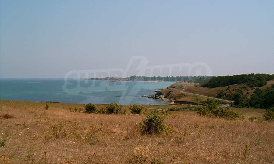 Земеделска земя с панорама море в село Варвара, местност "Гората"