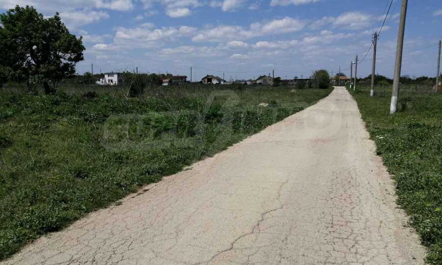 Парцел в регулация до чистите плажове и голф ривиерата, с. Топола