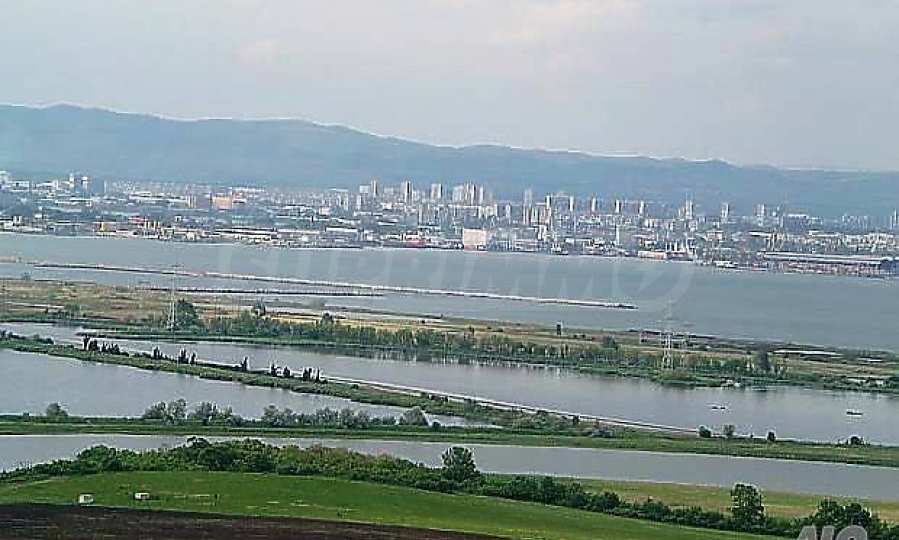 Plot with a panoramic view of Burgas and Lake Mandre