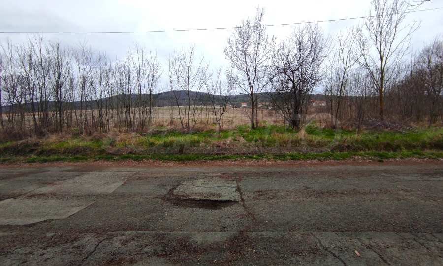 Два парцела за инвестиция в село Атия 