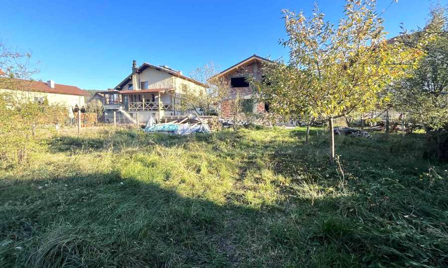 Парцел за застрояване в курортно село Баня, в близост до Банско