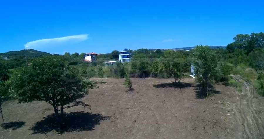 Атрактивен парцел с панорама море, подходящ за жилищно строителство в Обзор
