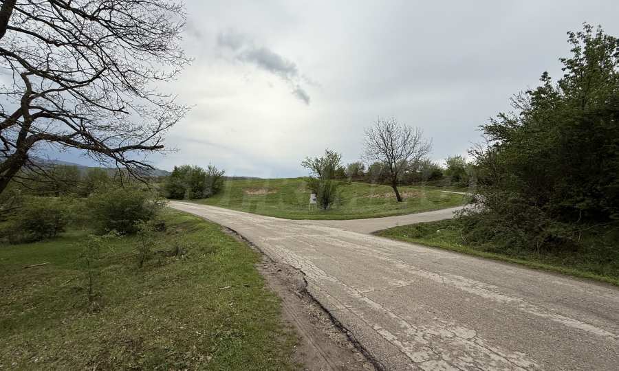 Земеделска земя в село Черновръх – 4 140 кв.м 