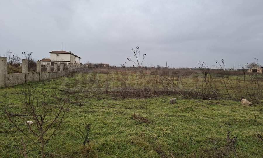 Инвестиционни парцели, подходящи за жилищно строителство в с. Топола