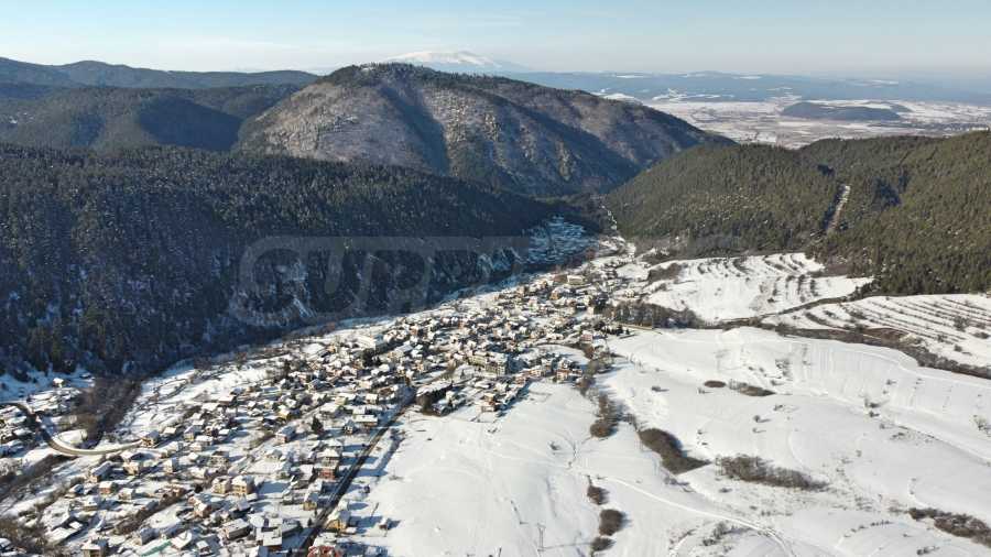 Парцел за застрояване в планинско село