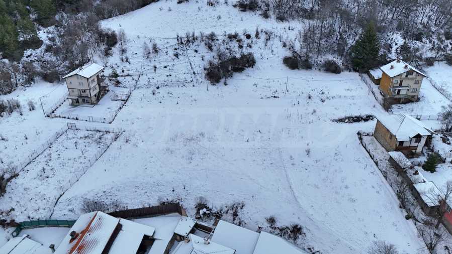 Парцел за застрояване в планинско село