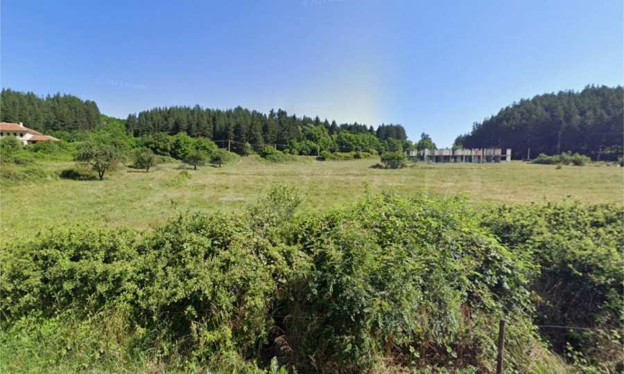 Два свързани парцела в регулация в село Баня