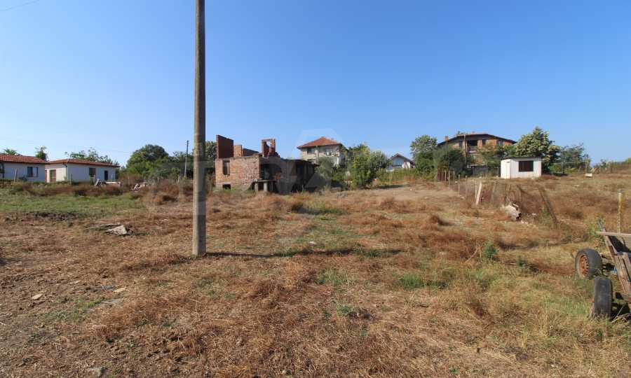 Regulated plot of land for a family house in the village of Varvara