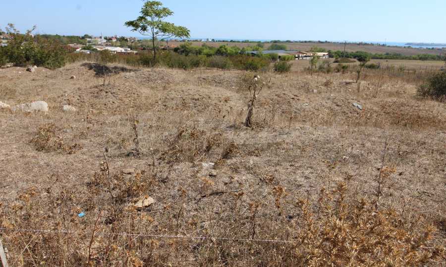 Regulated plot of land in a villa zone near the town of Chernomorets, next to the main road Burgas-Sozopol