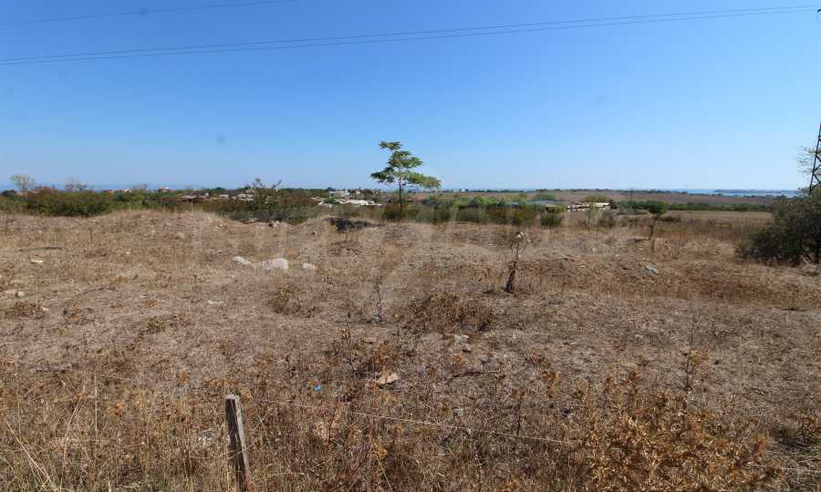 Regulated plot of land in a villa zone near the town of Chernomorets, next to the main road Burgas-Sozopol
