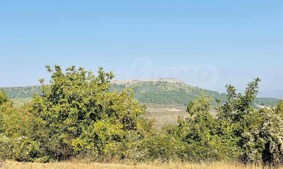 Geregeltes Grundst&uuml;ck mit Nebengeb&auml;uden im Dorf Arbanassi