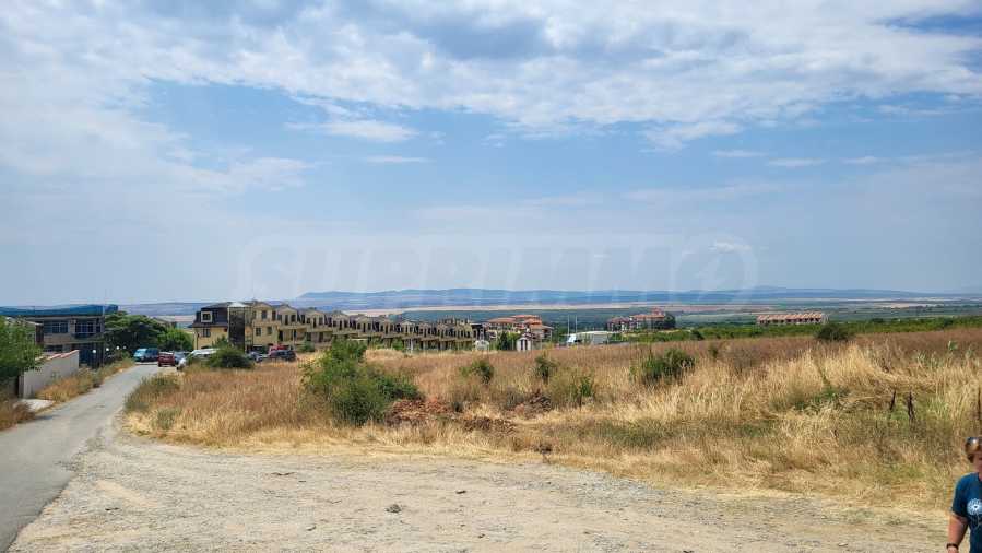 Участок под застройку с панорамным видом на море недалеко от Солнечного Берега. 
