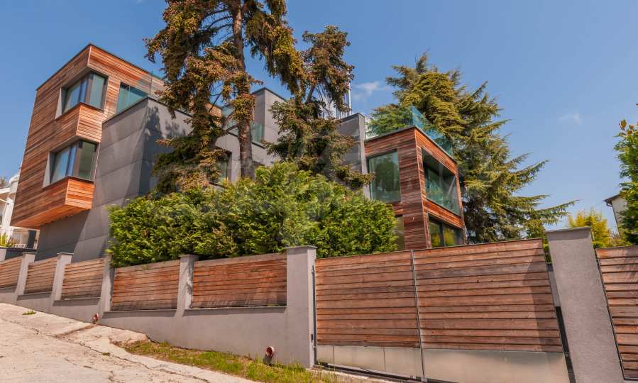 Dreistockiges Haus Mit Doppelgarage In Trakata Varna